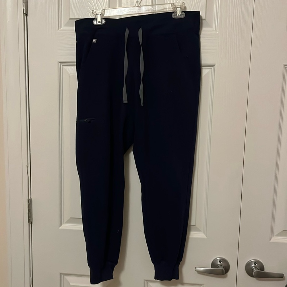Figs Women’s Navy Jogger Pants Scrubs; Women Medium